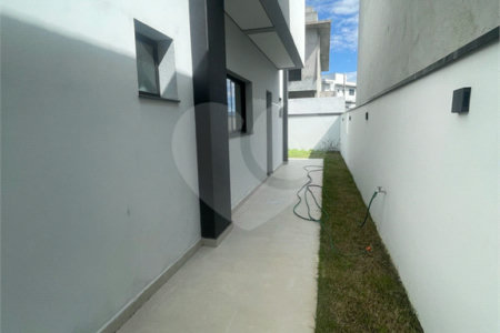Sobrado à venda com 3 suítes em Cézar de Souza, Mogi das Cruzes, SP
