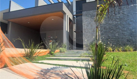Casa à venda com 3 suítes no condomínio Recanto dos Paturis, Vinhedo - SP