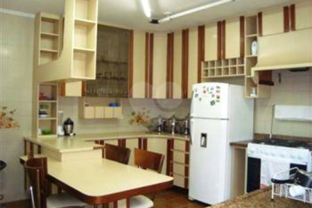 Casa à venda com 4 quartos, sendo 3 suítes, em Vila Alpina, Santo André, SP