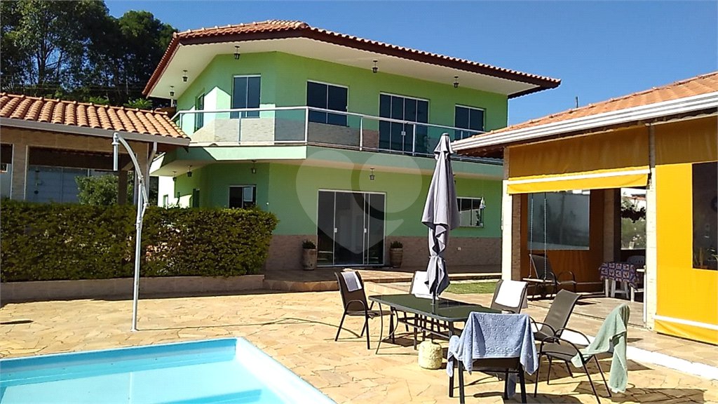 Chácara à venda com 3 quartos, sendo 2 suítes,  em Chácaras Fernão Dias, Atibaia, SP