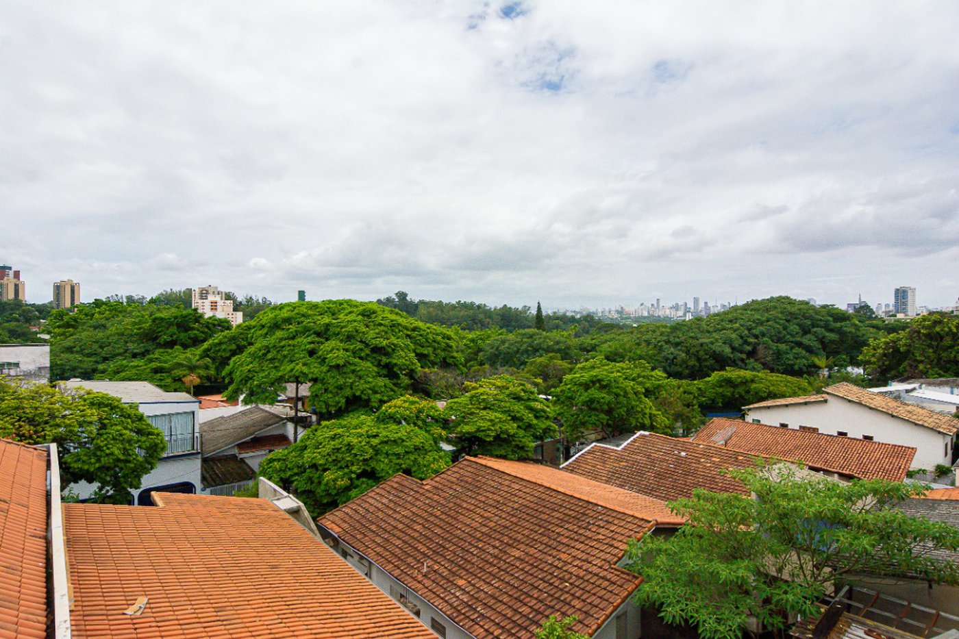 Sobrado à venda 187m² com 5 quartos, sendo 2 suítes, em Conjunto Residencial Butantã próximo à USP