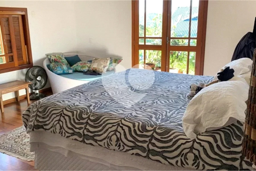 Casa à venda com 4 suítes no condomínio Suíça da Cantareira, Mairiporã - SP