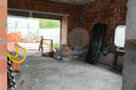 Casa à venda com 3 quartos, sendo 1 suíte, no condomínio Loteamento Parque Residencial Serras de Atibaia Ii, Atibaia - SP