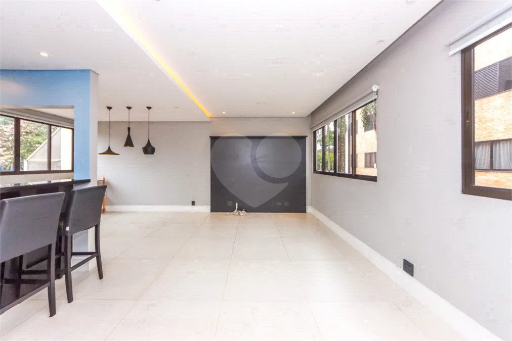 Casa em condomínio à venda na Granja Julieta