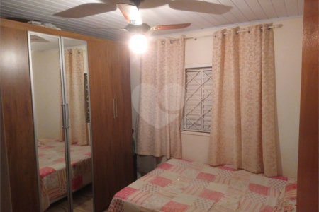 Casa Térrea com 2 dormitórios.