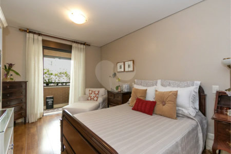 Apartamento de 233 m² à venda em Higienópolis com 4 dormitórios.