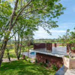 Casa à venda com 4 suítes no condomínio Vale da Santa Fé, Vinhedo - SP