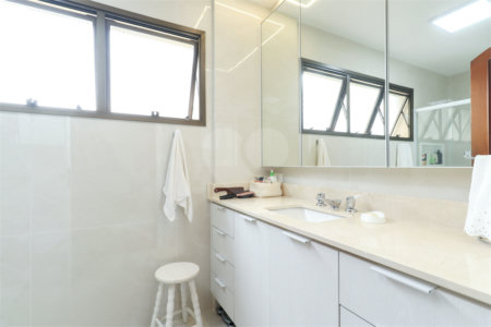 Apartamento à venda com 4 quartos, sendo 3 suítes, em Campo Belo, São Paulo, SP