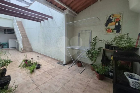 Casa de vila com 3 dormitórios sendo 2 suítes em Santana