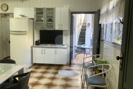 Casa com 4 dormitórios na Saúde.