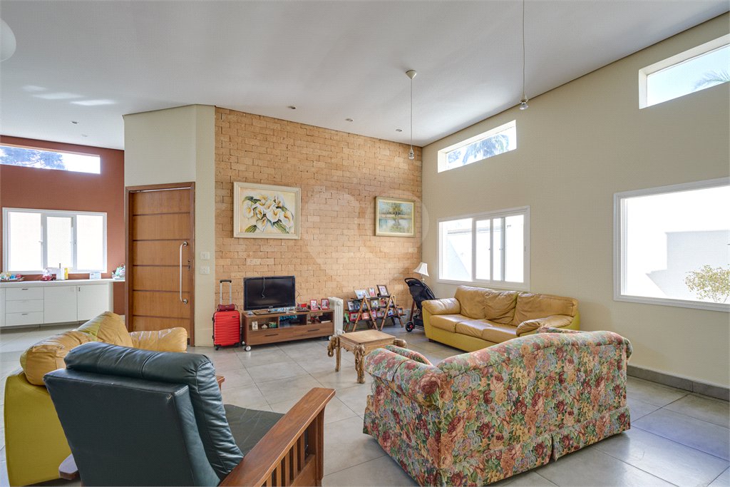 Casa à venda com 5 quartos, sendo 3 suítes, no condomínio Triplex, São Paulo - SP