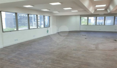 Sala comercial para locação e venda. 204m² AU