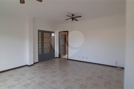 Casa térrea para venda, com 3 dormitórios, sendo 1 suíte.