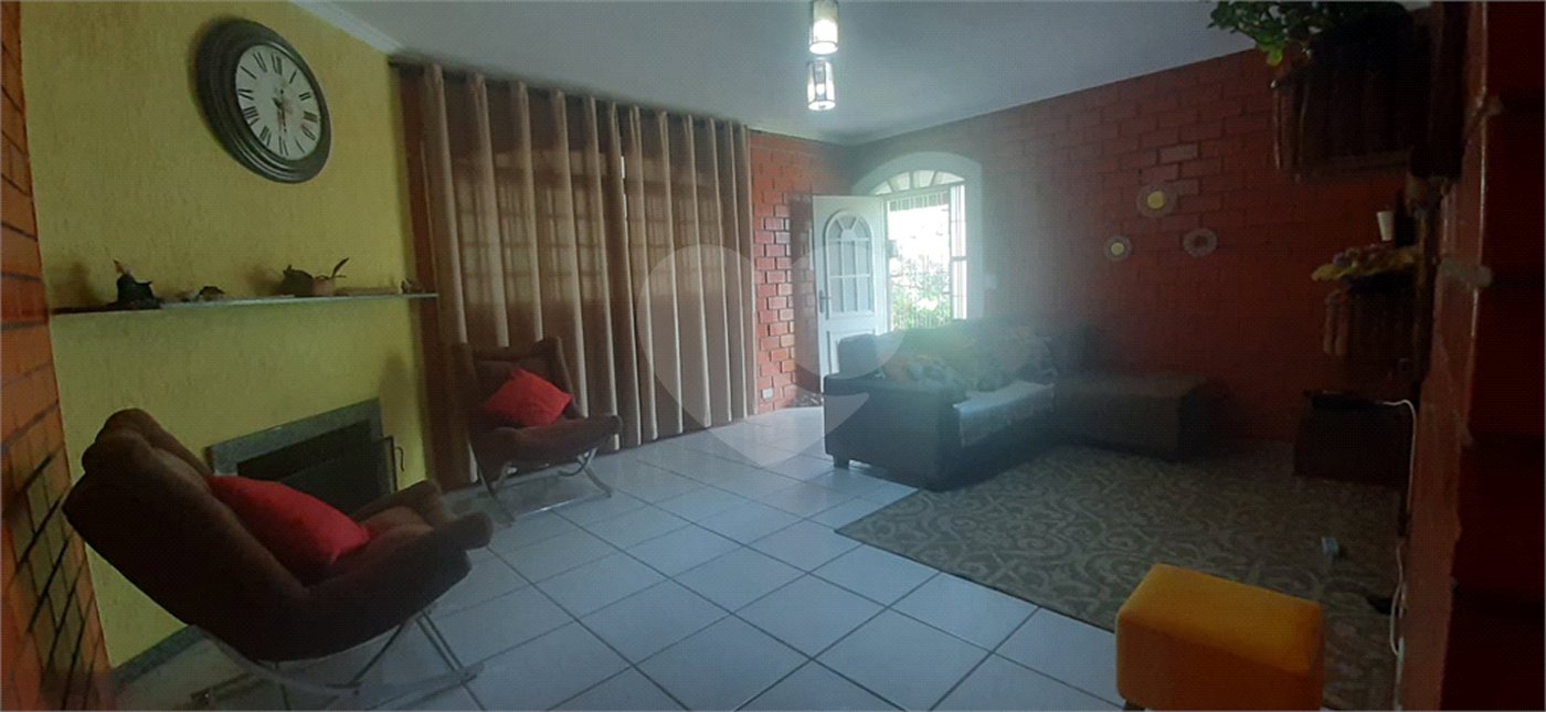 Casa à venda com 3 quartos, sendo 2 suítes, em São Vicente, Mairiporã, SP
