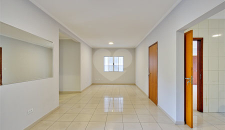 Casa à venda com 3 quartos, sendo 1 suíte, em Alto da Boa Vista, São Paulo, SP