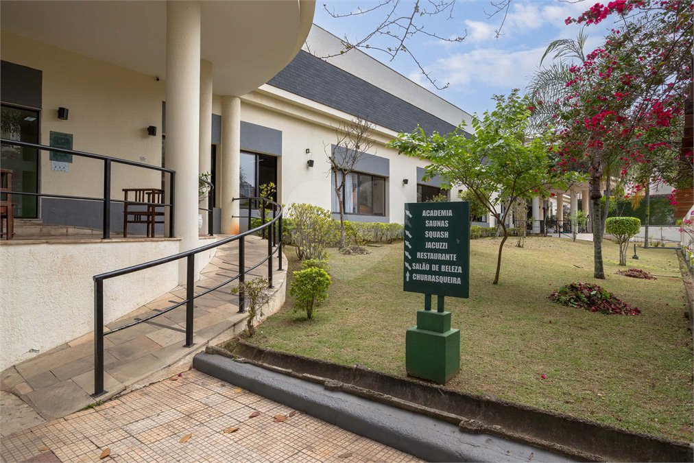 Apartamento à venda com 3 quartos, sendo 1 suíte, em Alto da Boa Vista, São Paulo, SP