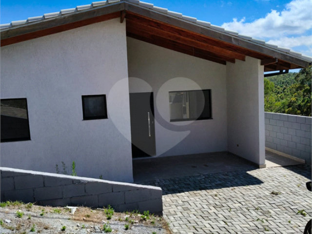 Casa à venda com 2 quartos no condomínio Águas de São Pedro, Mairiporã - SP