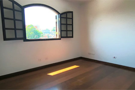 Sobrado à venda com 3 quartos, sendo 2 suítes, em Jardim Ivana, São Paulo, SP