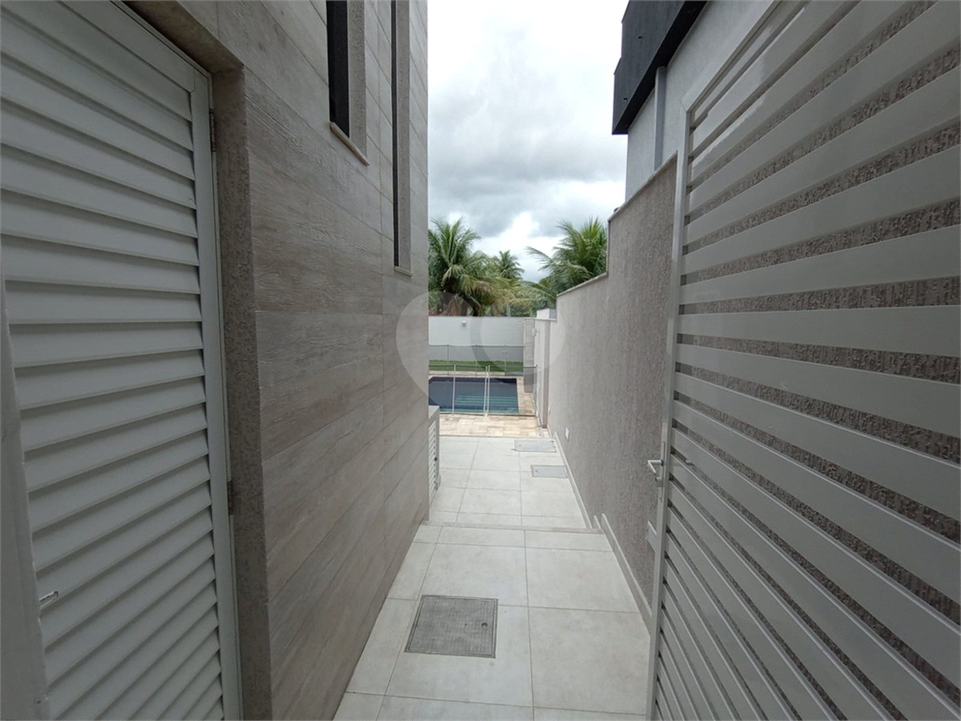 Casa à venda com 3 quartos, sendo 1 suíte, no condomínio Fazenda Cantagalo, Rio de Janeiro - RJ