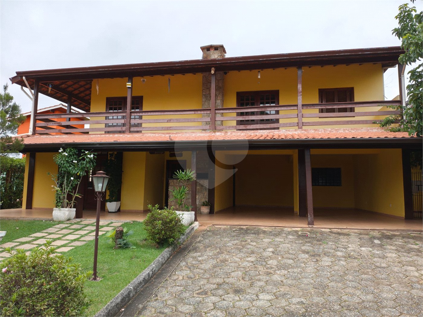 Casa à venda com 4 quartos, sendo 2 suítes,  em Country Residencial Felix, Bom Jesus dos Perdões, SP