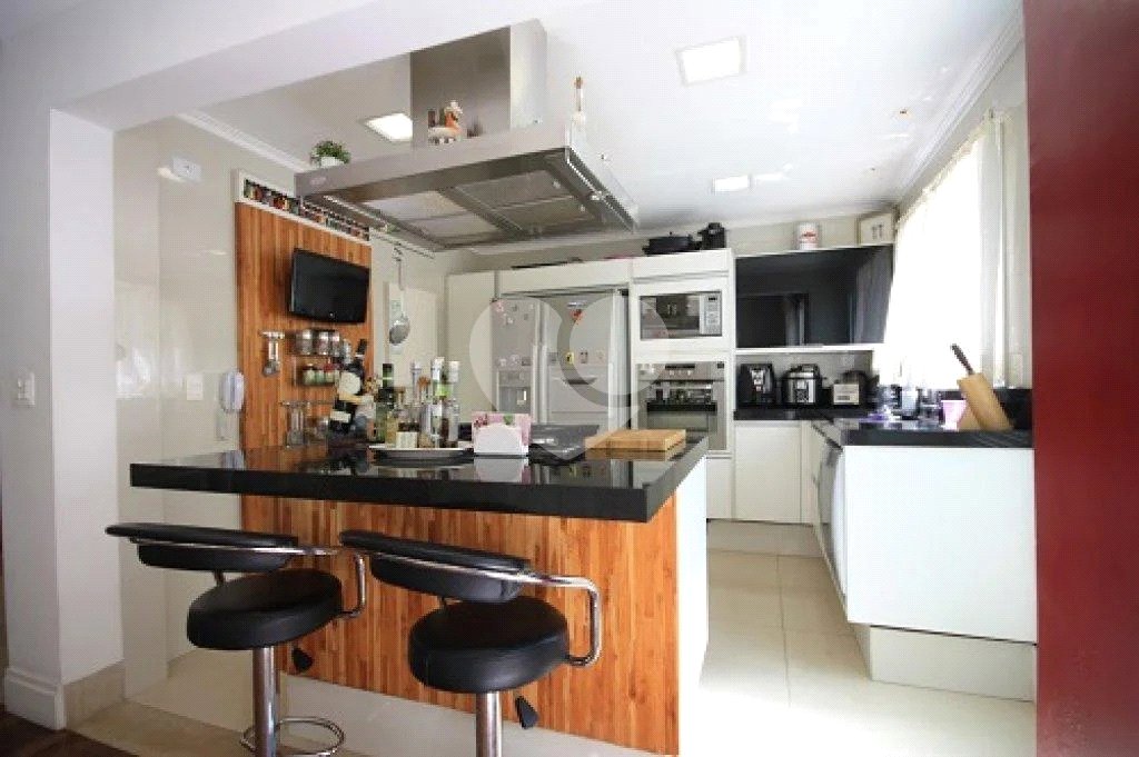 Casa à venda com 4 quartos, sendo 2 suítes, no condomínio Melbourne Residence, São Paulo - SP