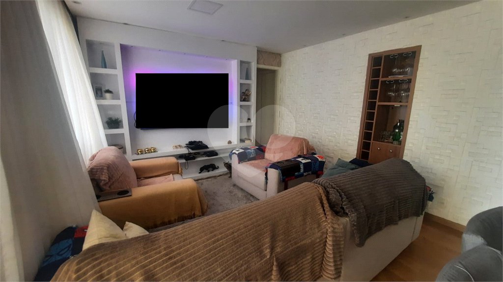 Apartamento à venda com 3 quartos, sendo 1 suíte, em Vila Santo Antônio, Guarulhos, SP