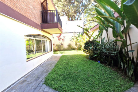 Casa à venda com 4 quartos, sendo 1 suíte, em Alto da Boa Vista, São Paulo, SP