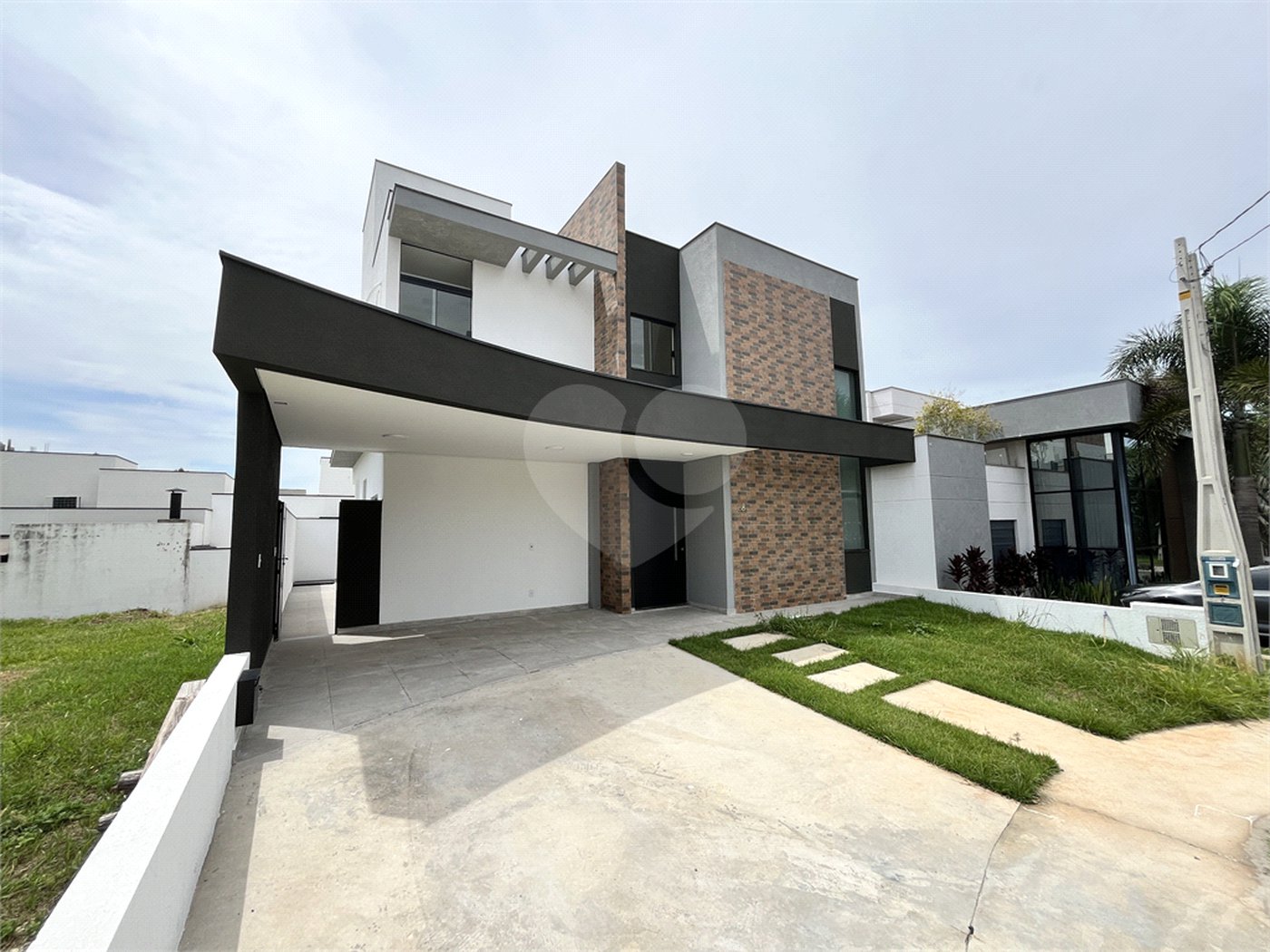 Casa à venda com 3 suítes no condomínio Terras de São Francisco, Sorocaba - SP