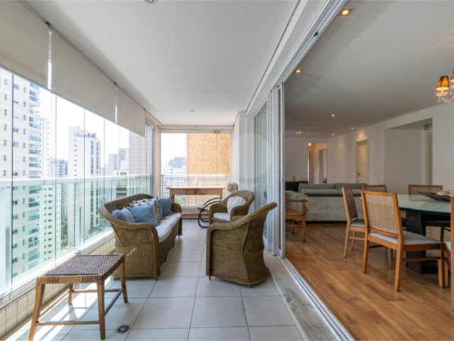Apartamento à venda com 3 suítes em Campo Belo, São Paulo, SP