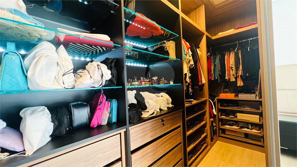 Apartamento à venda com 3 suítes em Campo Belo, São Paulo, SP