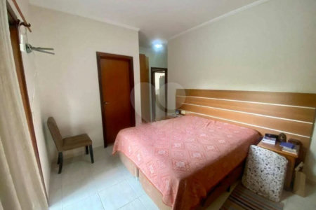 Casa à venda com 3 quartos, sendo 1 suíte, no condomínio Recanto dos Paturis, Vinhedo - SP