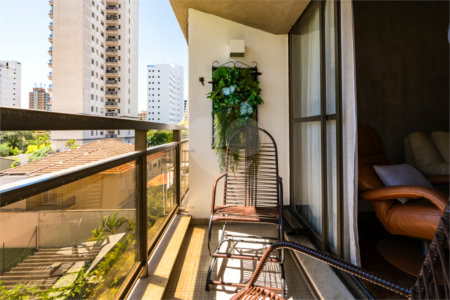 Apartamento à venda com 3 quartos, sendo 1 suíte, em Moema, São Paulo, SP