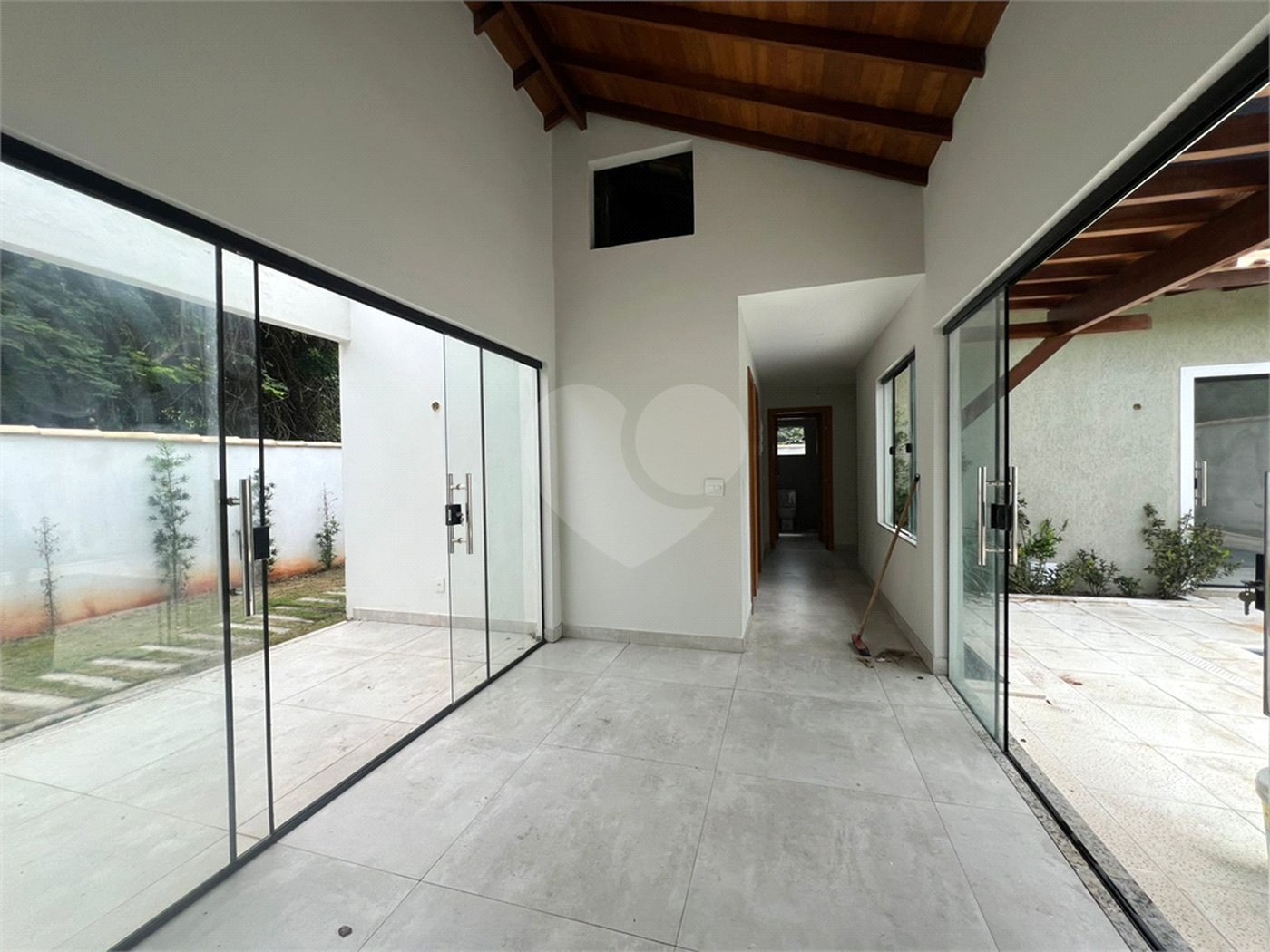 Casa à venda com 3 suítes em Caravelas, Armação dos Búzios, RJ