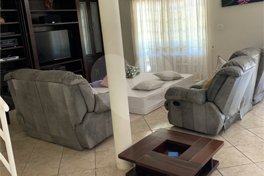 Casa à venda com 5 quartos, sendo 2 suítes, no condomínio Capela do Barreiro, Itatiba - SP