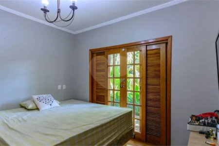 Casa à venda com 4 quartos, sendo 2 suítes,  em Granja Viana, Cotia, SP