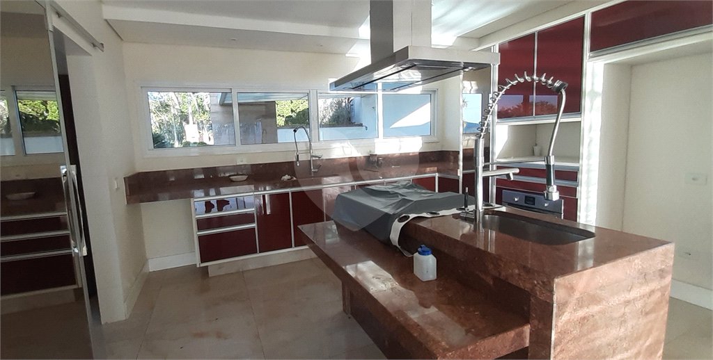 Casa em condomínio à venda ou para alugar com 5 quartos, sendo 3 suítes,  no Centro, Bom Jesus dos Perdões, SP