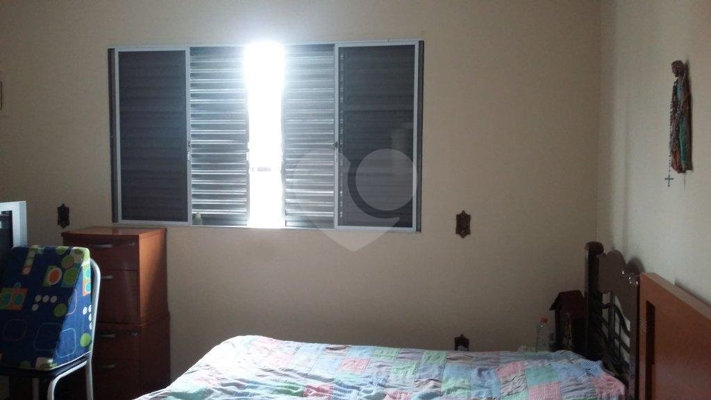 Sobrado à venda com 3 quartos em Parque Peruche, São Paulo, SP