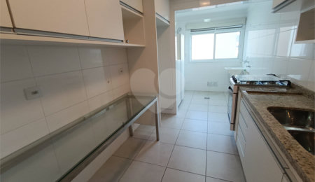 Apartamento à venda com 3 quartos, sendo 1 suíte,  no Centro, São Roque, SP