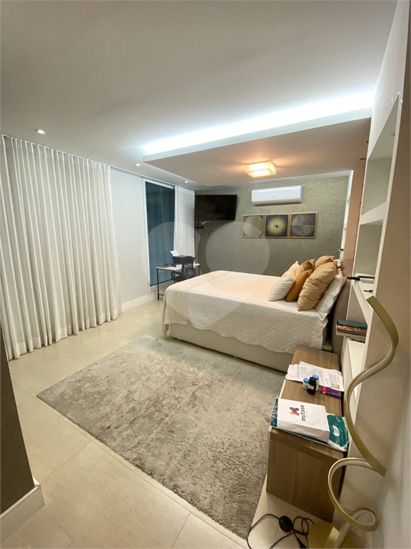 Casa à venda com 4 quartos, sendo 2 suítes, no condomínio Golden Village, Rio de Janeiro - RJ