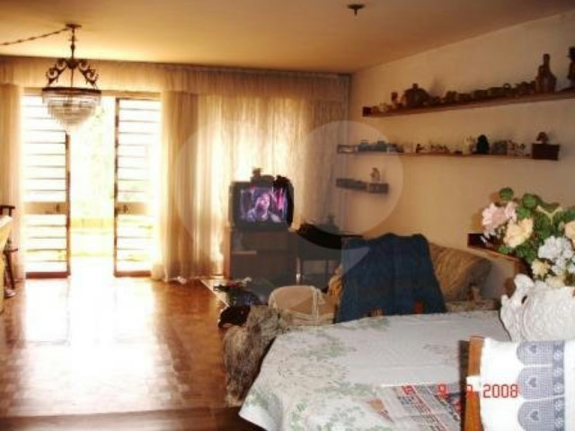 Sobrado à venda com 5 quartos, sendo 3 suítes,  em Vila Irmãos Arnoni, São Paulo, SP