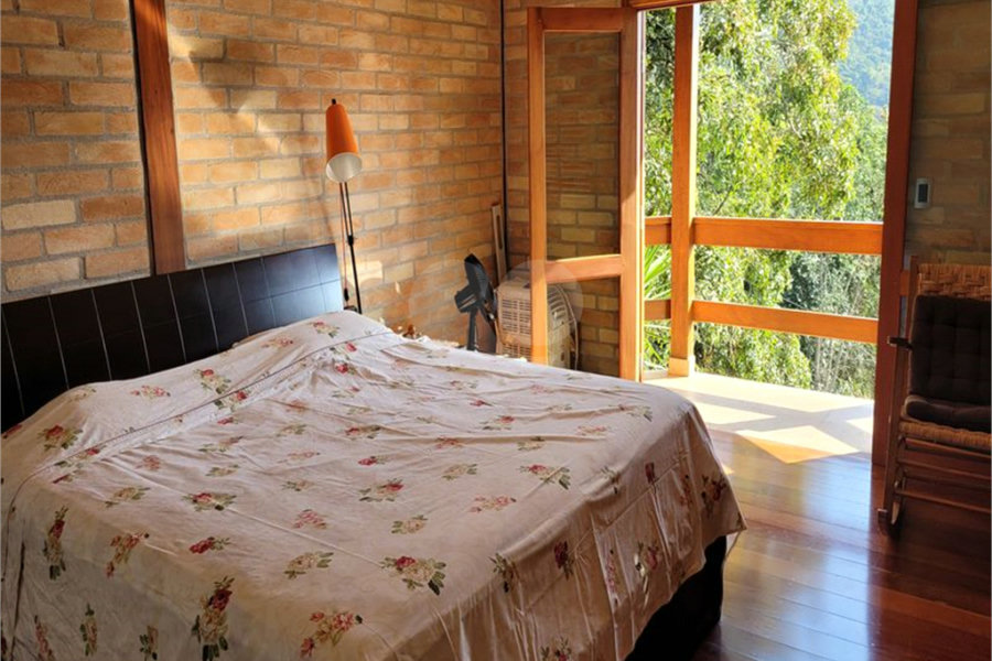Casa à venda com 4 quartos, sendo 2 suítes, no condomínio Alpes da Cantareira, Mairiporã - SP