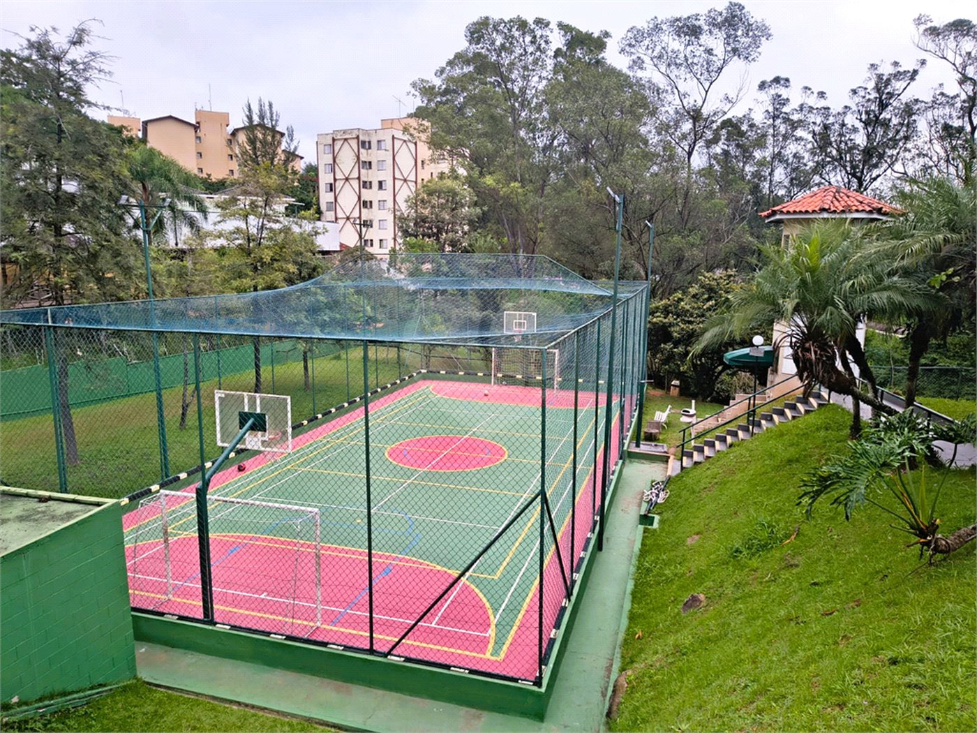 Casa à venda com 3 quartos, sendo 1 suíte, no condomínio Vila Panamericana, São Paulo - SP