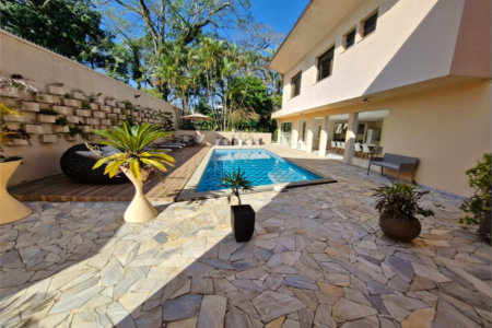 Casa à venda com 4 suítes no condomínio Villa Viana II, Cotia - SP