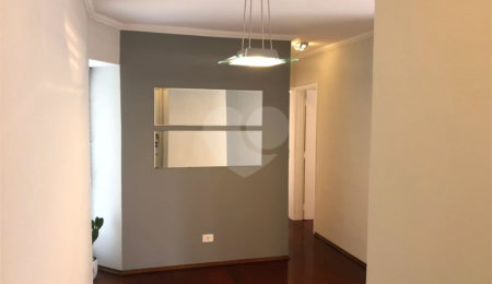 Apartamento à venda com 2 quartos, sendo 1 suíte,  em Vila Olímpia, São Paulo, SP