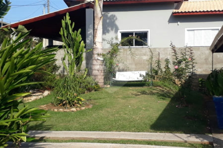 Casa à venda com 5 quartos, sendo 1 suíte, no condomínio Village da Serra, Araçoiaba da Serra - SP