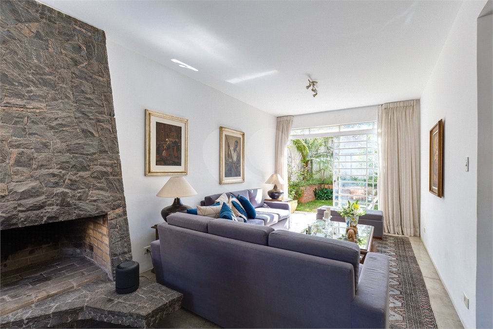 Casa de Vila à venda com 4 quartos, sendo 1 suíte, em Alto da Boa Vista, São Paulo, SP