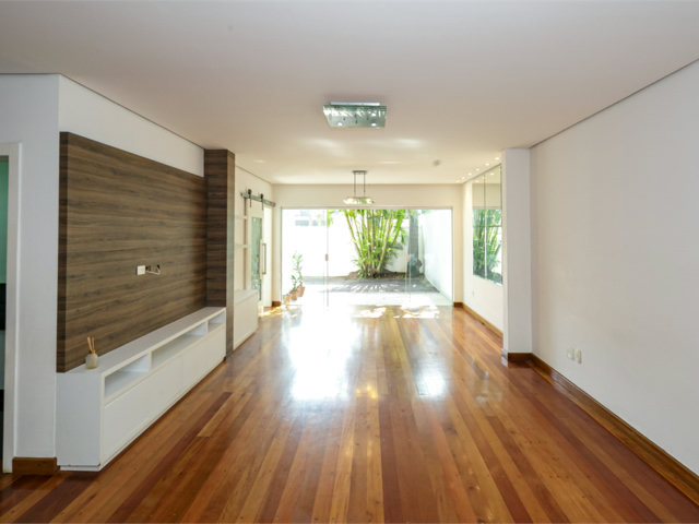 Casa à venda com 3 suítes no condomínio Villaggio Belvedere, São Paulo - SP
