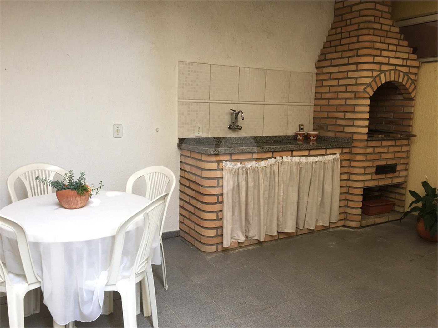 Casa à venda com 3 quartos, sendo 1 suíte,  em Vila Gustavo, São Paulo, SP