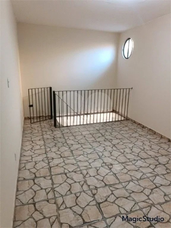 4 casas independentes em terreno de 245m² , à venda no Jardim Soares em Guainazes.