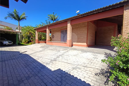 Casa à venda com 3 quartos, sendo 2 suítes,  em Vila Mogilar, Mogi das Cruzes, SP